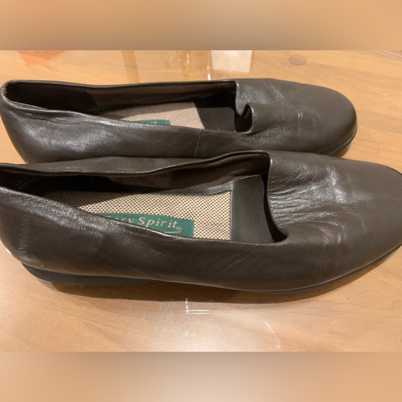 Nearly new, Easy Spirit, dark brown flats - Picture 5 of 15